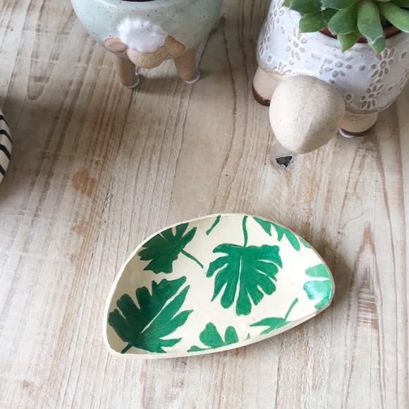 Other - Leaf Trinket Jewelry Decor Dish